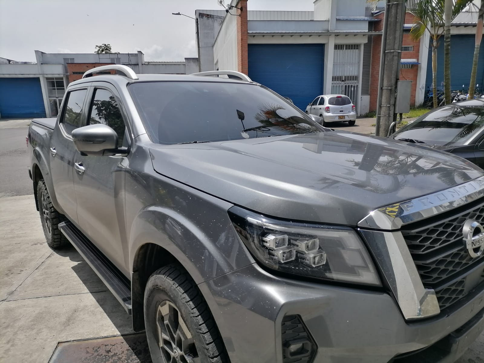 Estribos Planos Aluminio Negro Para Nissan Frontier Np300 (2016-2021)
