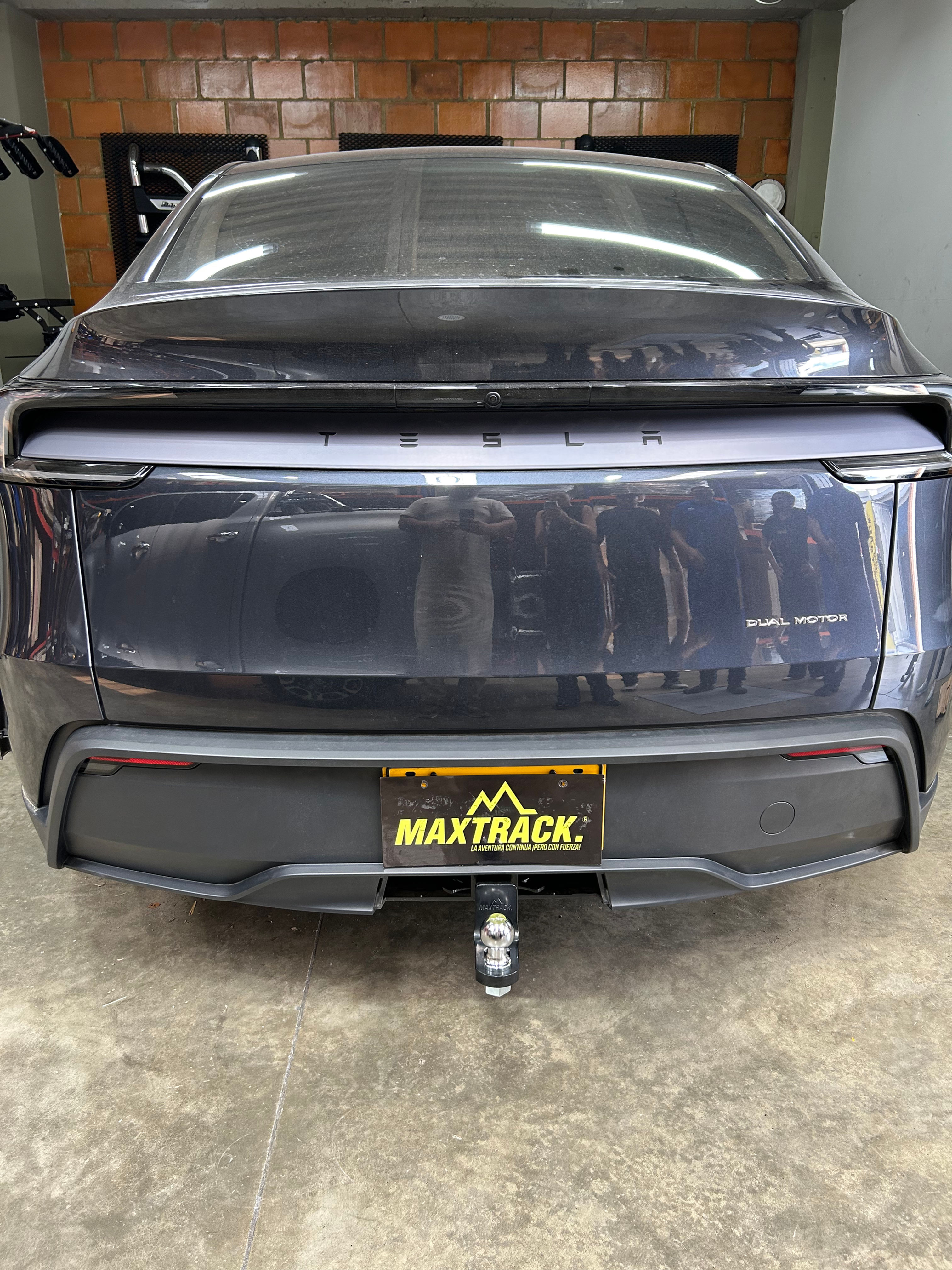 Tiro de Arrastre Maxtrack para Tesla Model Y (Con Accesorios de Remolque)