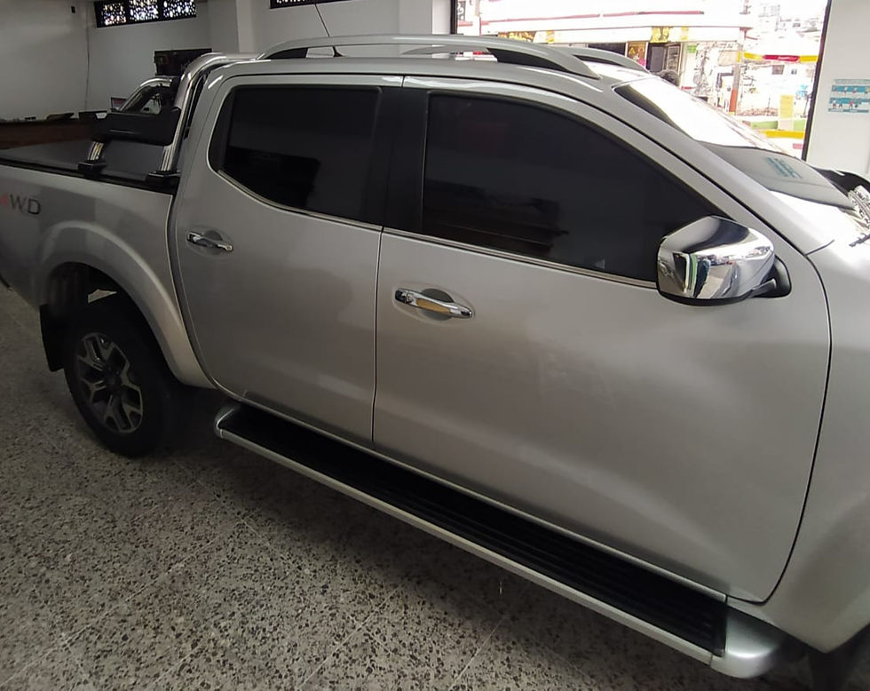 Estribos Planos Aluminio Negro y Gris Para Renault Alaskan