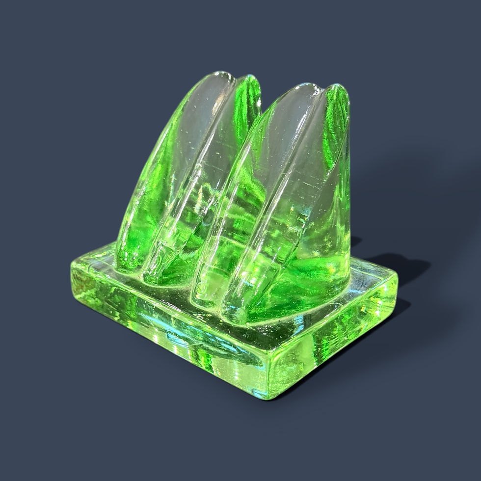 Miniatura: Fermacarte vintage anni Settanta in vetro verde con zoccoli stilizzati