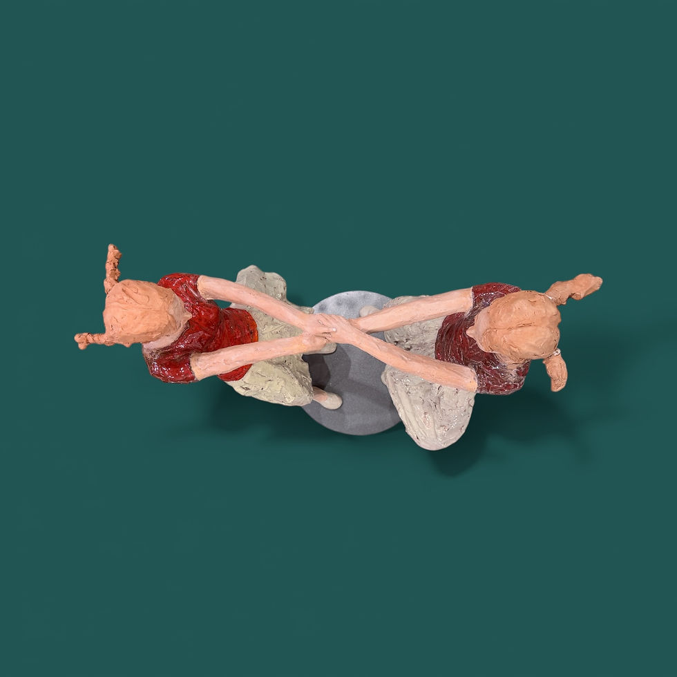 Miniatura: Martin Emschermann "Girotondo" 65x56x35 cm terracotta e maiolica 2025