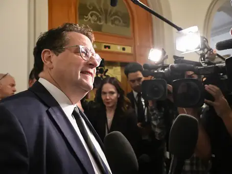 Bernard Drainville veut améliorer les services publics avec l’aide du privé