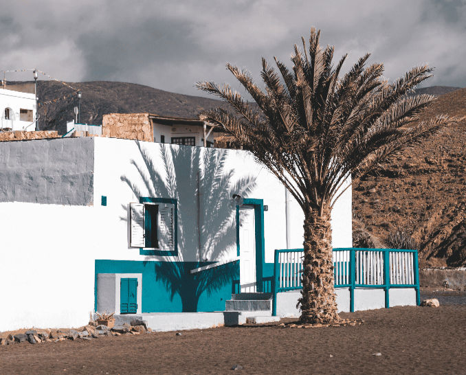 Ajuy auf Fuerteventura: Schwarzer Sand, steile Klippen und ein Hauch kanarische Romantik