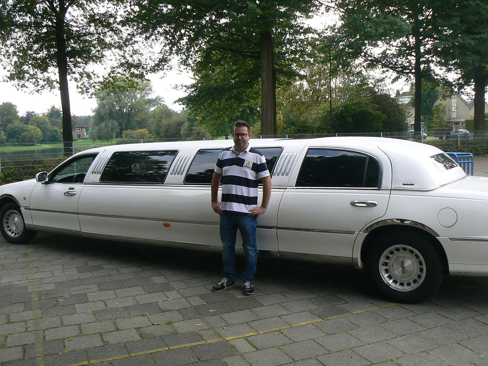 Wat waren de BSO kinderen verrast toen ze vorige week op school opgehaald werden door een limousine. Geweldig om al die blije gezichtjes te zien. Deze middag is mede mogelijk gemaakt door hotel De Kruishoeve in Vught.