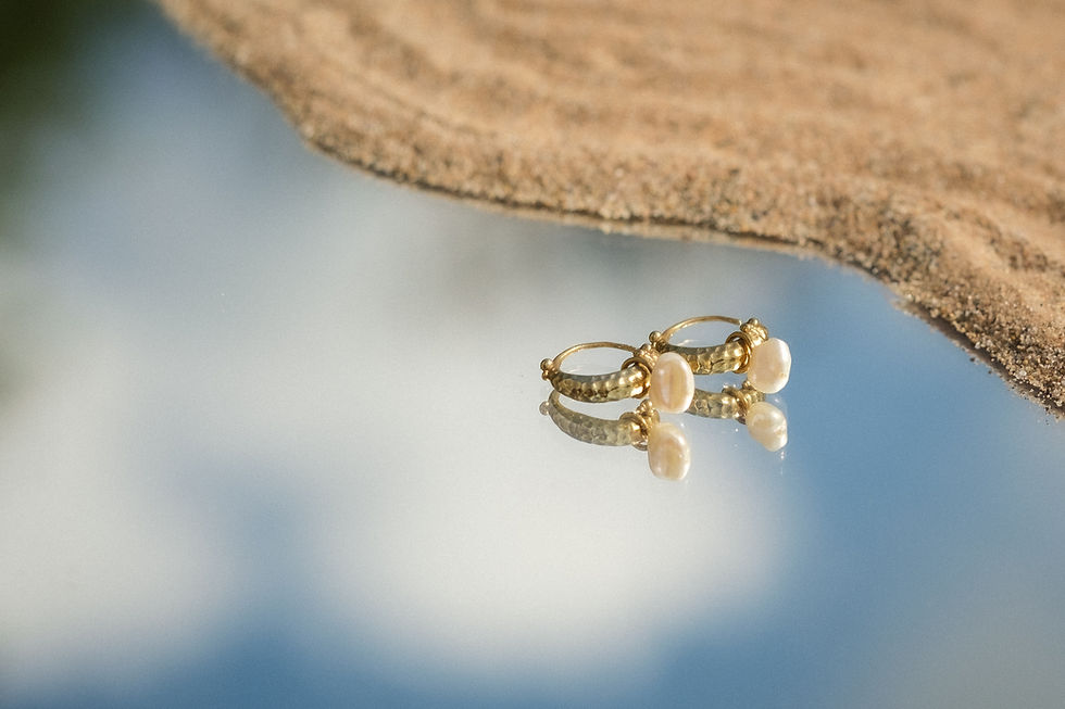 Thumbnail: Rockpool Hoop Earring with Keishi Pearl