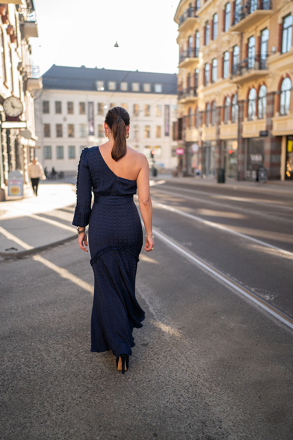 Miniatyrbilde: Cecilia mermaid one shoulder, navy