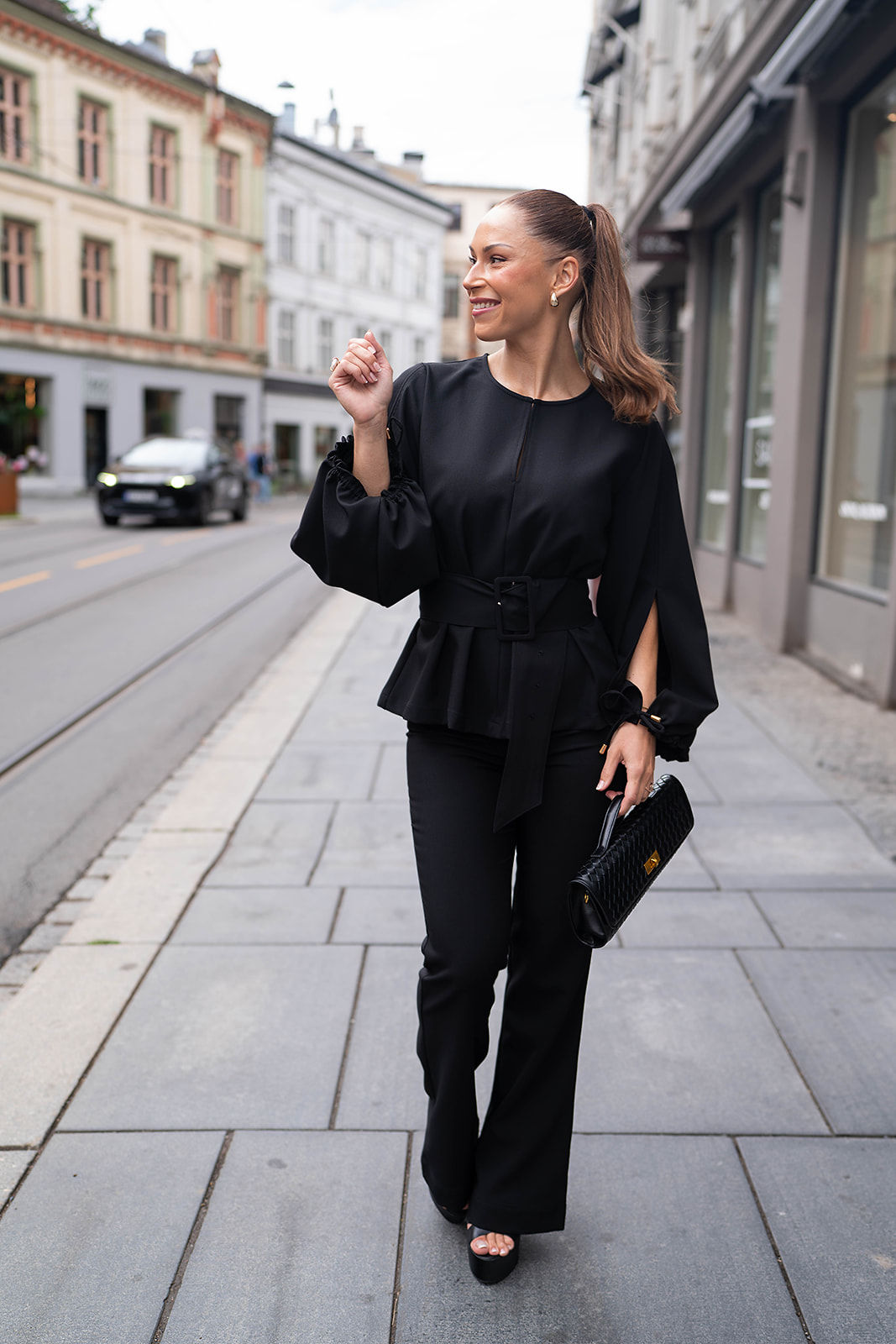 Dazy f slit sleeve drawstring topp, sort