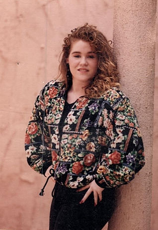 Keri Kelley pose.jpg