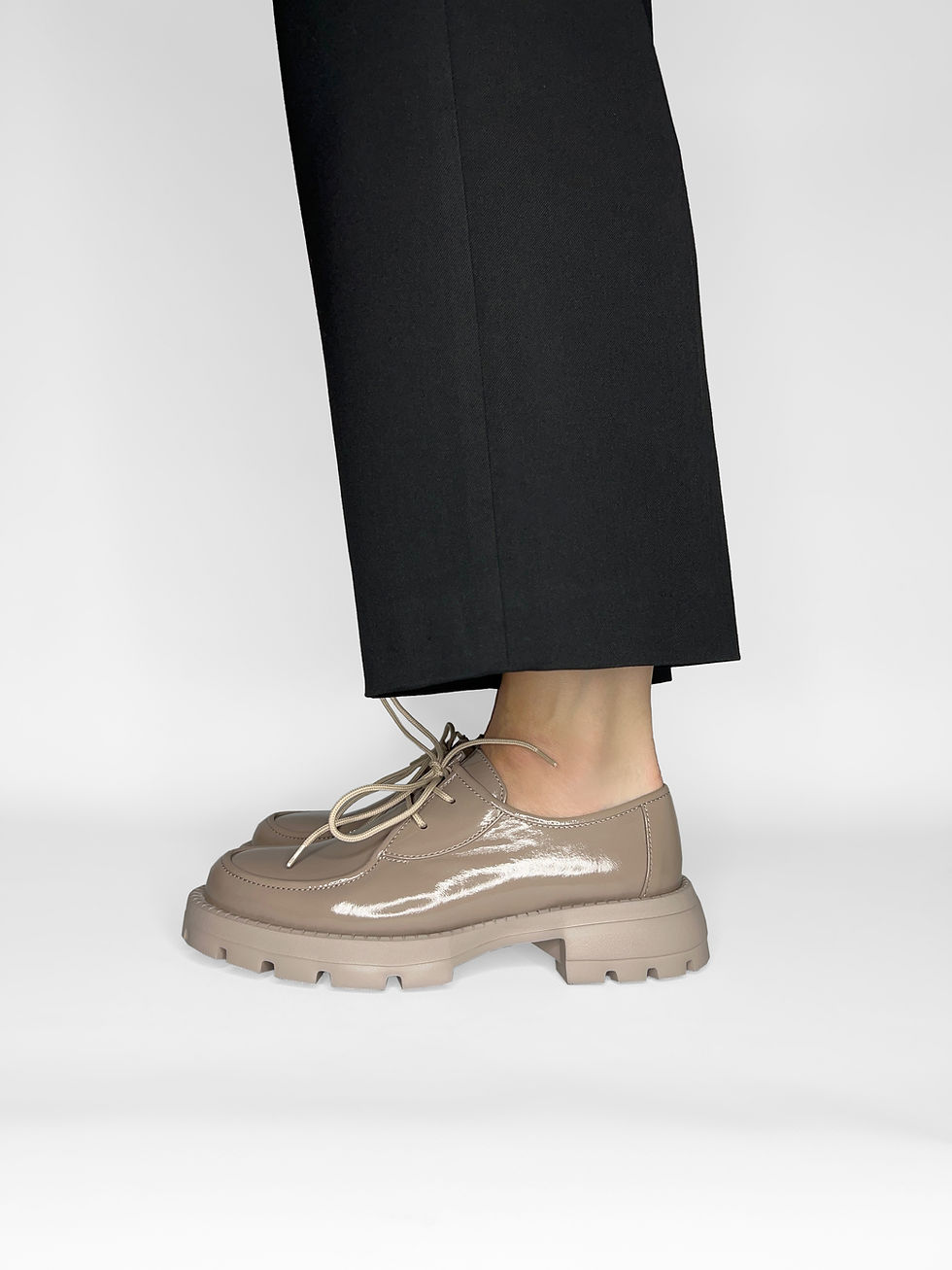 Прев'ю: Жіночі туфлі на шнурівці