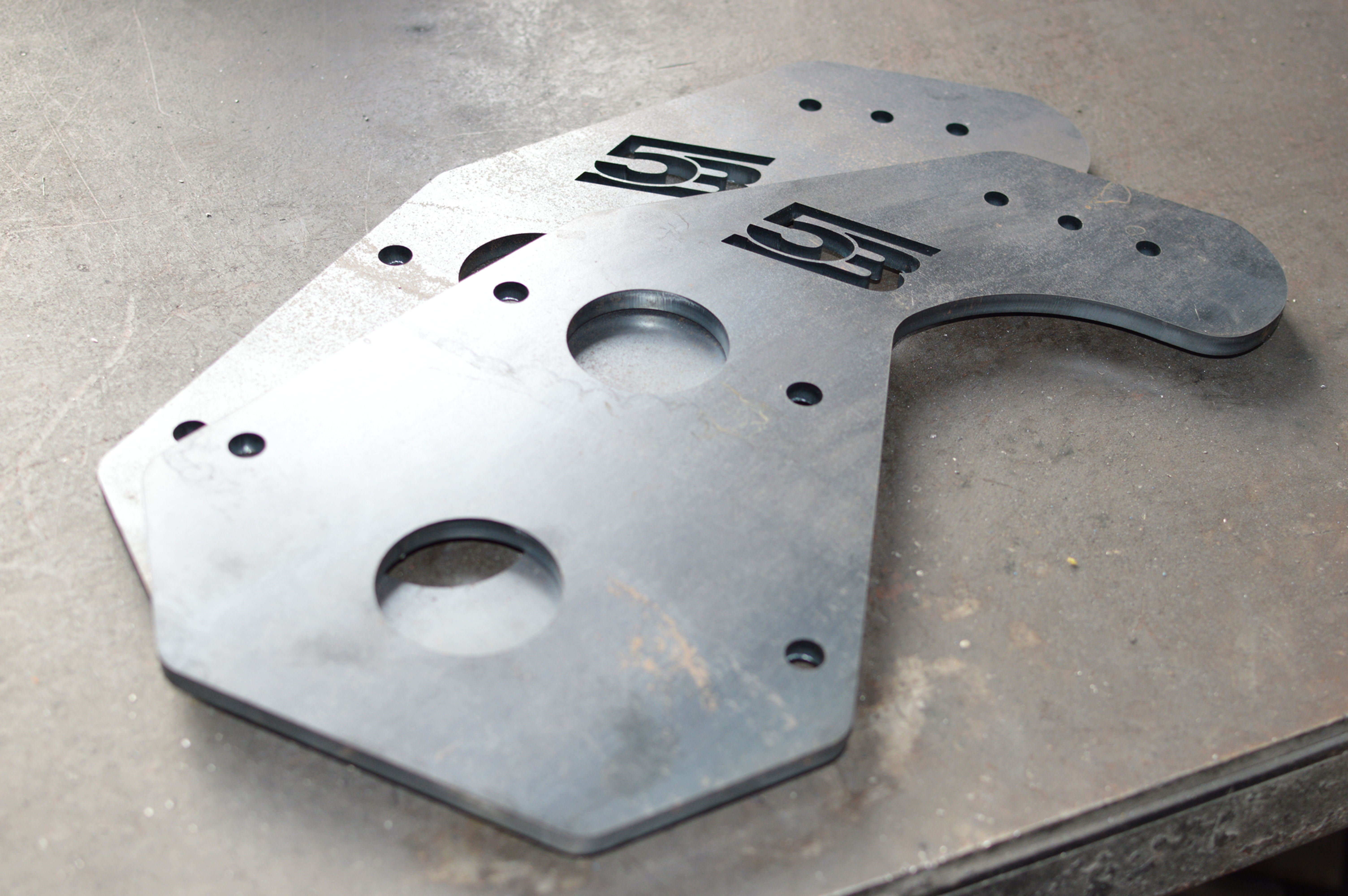 Bay window raised beam end plates