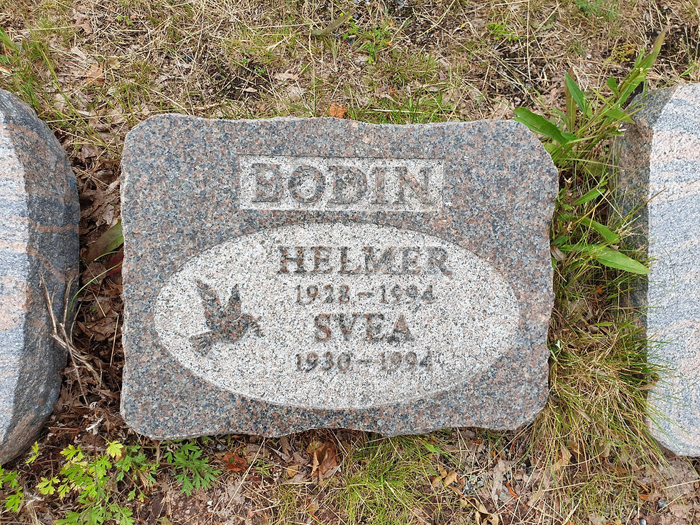 Gravsten 913 i mörkgrå svensk Misterhultsgranit