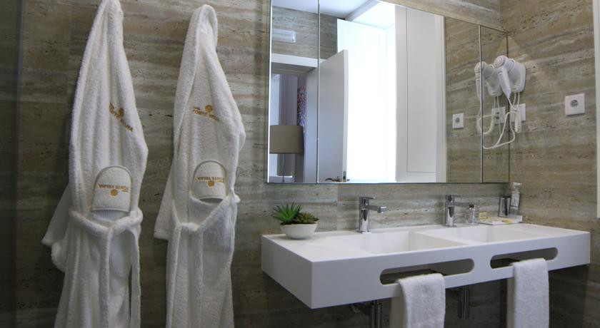 Lavatório WC com toalheiro integrado