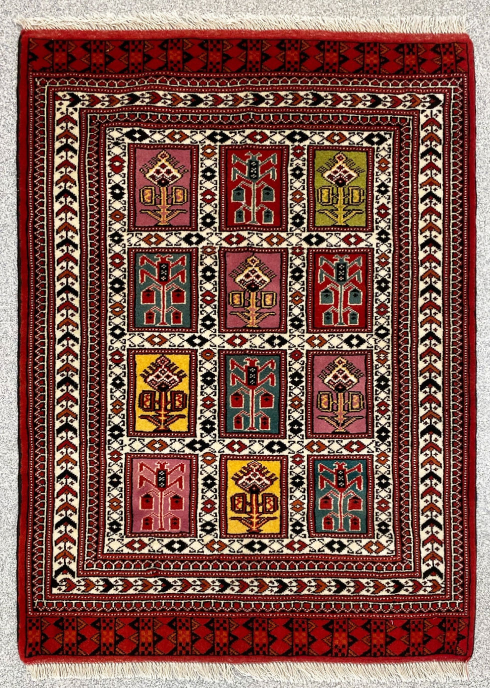 トルクメン 124×86㎝ 137,500円(税込)