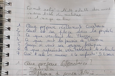 cahier avec notes manuscrites
