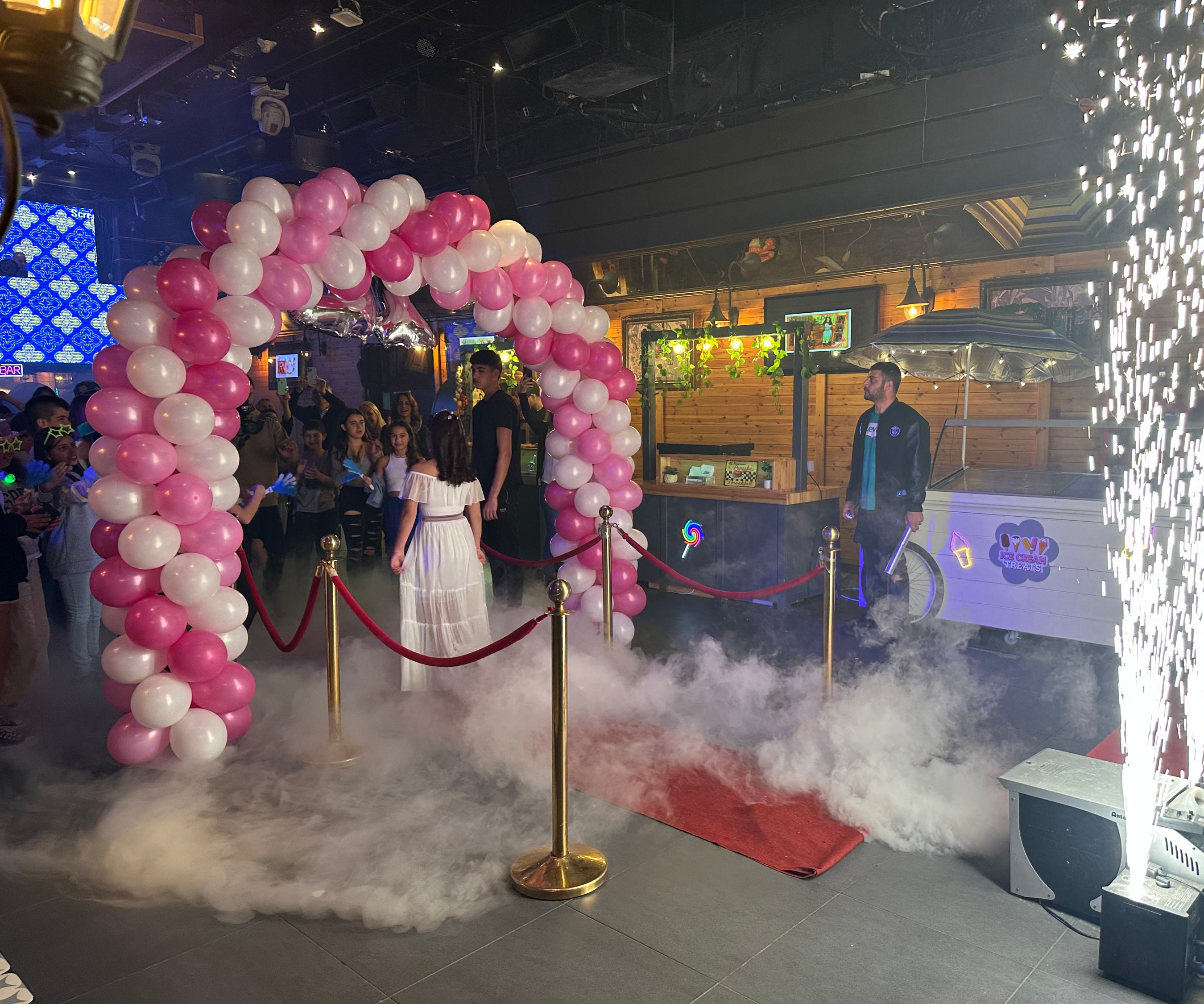 גשר בלונים ענק