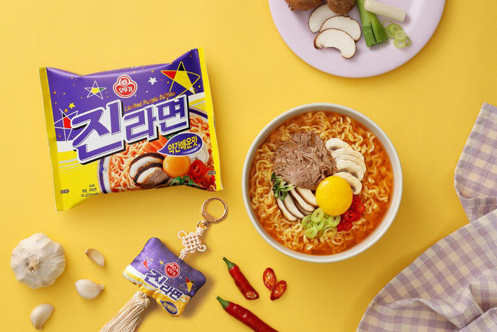 컵라면 키링이 된 오뚜기 라면, IP 협업 굿즈가 주목받는 이유