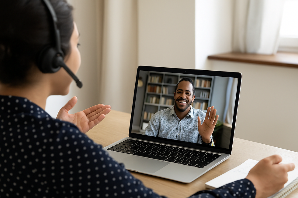 Rozdíl mezi „say“ a „tell“ v angličtině – kurz angličtiny online