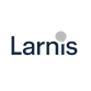 Logo jazykovej školy Larnis s tmavomodrým nápisom „Larnis“ a sivou bublinou nad písmenom „i“, symbolizujúcou komunikáciu.