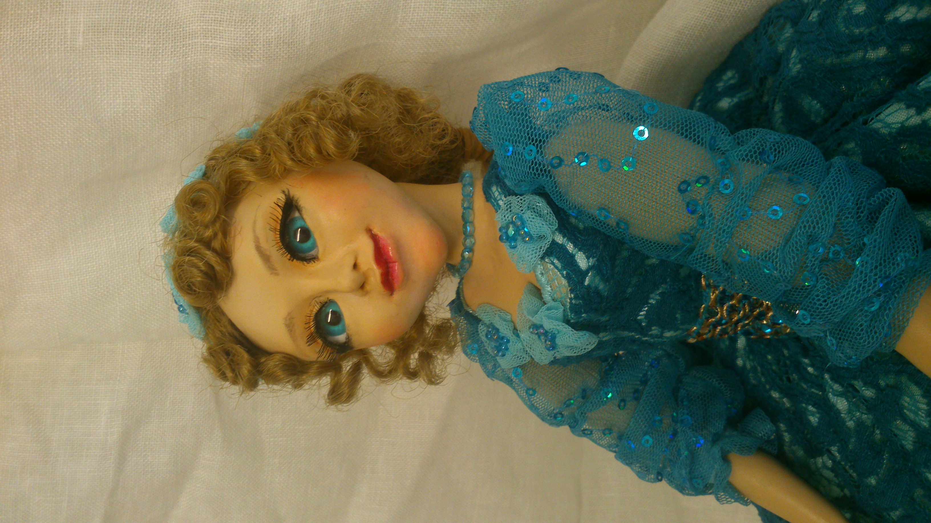 Mädchen in blau-grün