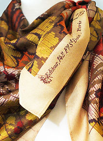 SS048 Green & Red Detail 3.jpg