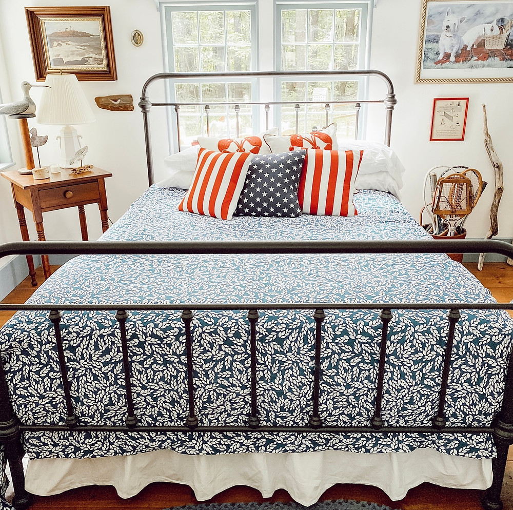 Decorating with red, white, and blue in the Guest Bedroom