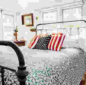 Decorating with red, white, and blue in the Guest Bedroom