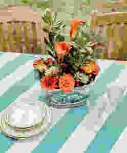 OUTDOOR TABLE AND CENTERPIECE