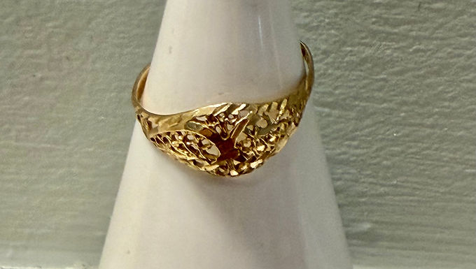 10K Gold Ring, 0.8g, size 6