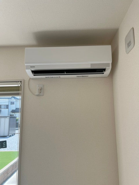 新しいエアコンを新規で設置しました。