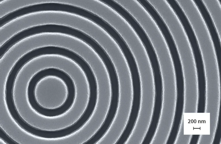 Concentric rings with a linewidth of approximately 200 nm and a pitch of 700 nm in  positive photoresist