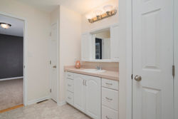6142 Hillcroft Dr Boston NY-print-016-10-Bathroom-3000x2004-300dpi