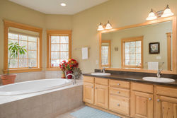 475 Porterville Rd East Aurora-large-012-9-Master Bath-1498x1000-72dpi