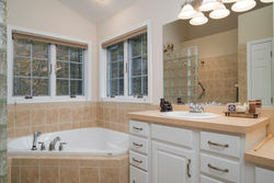 6142 Hillcroft Dr Boston NY-large-012-14-Master Bath-1498x1000-72dpi