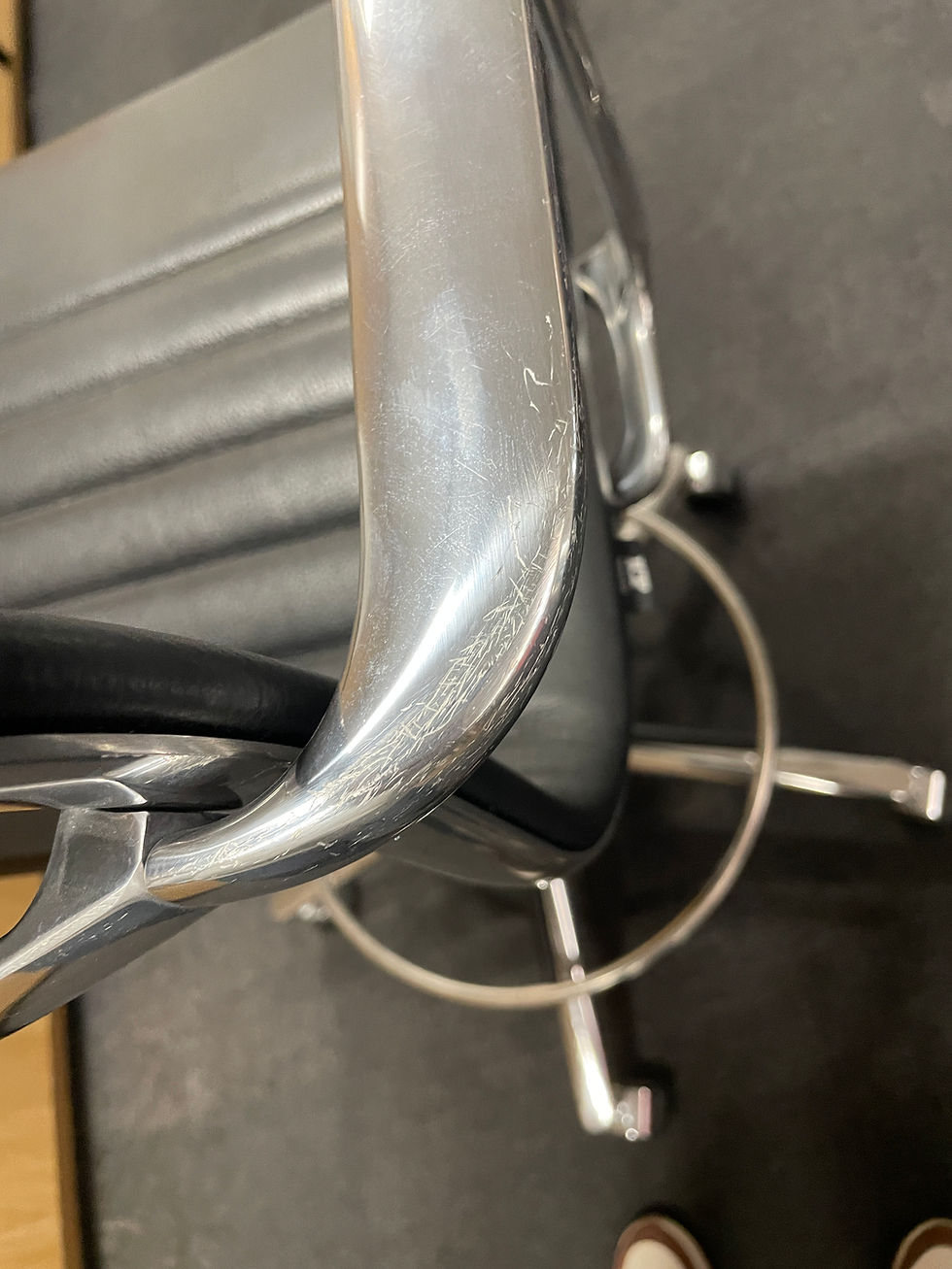 Miniature : Fauteuil haut noir en cuir (Qté : 10) FAU276B
