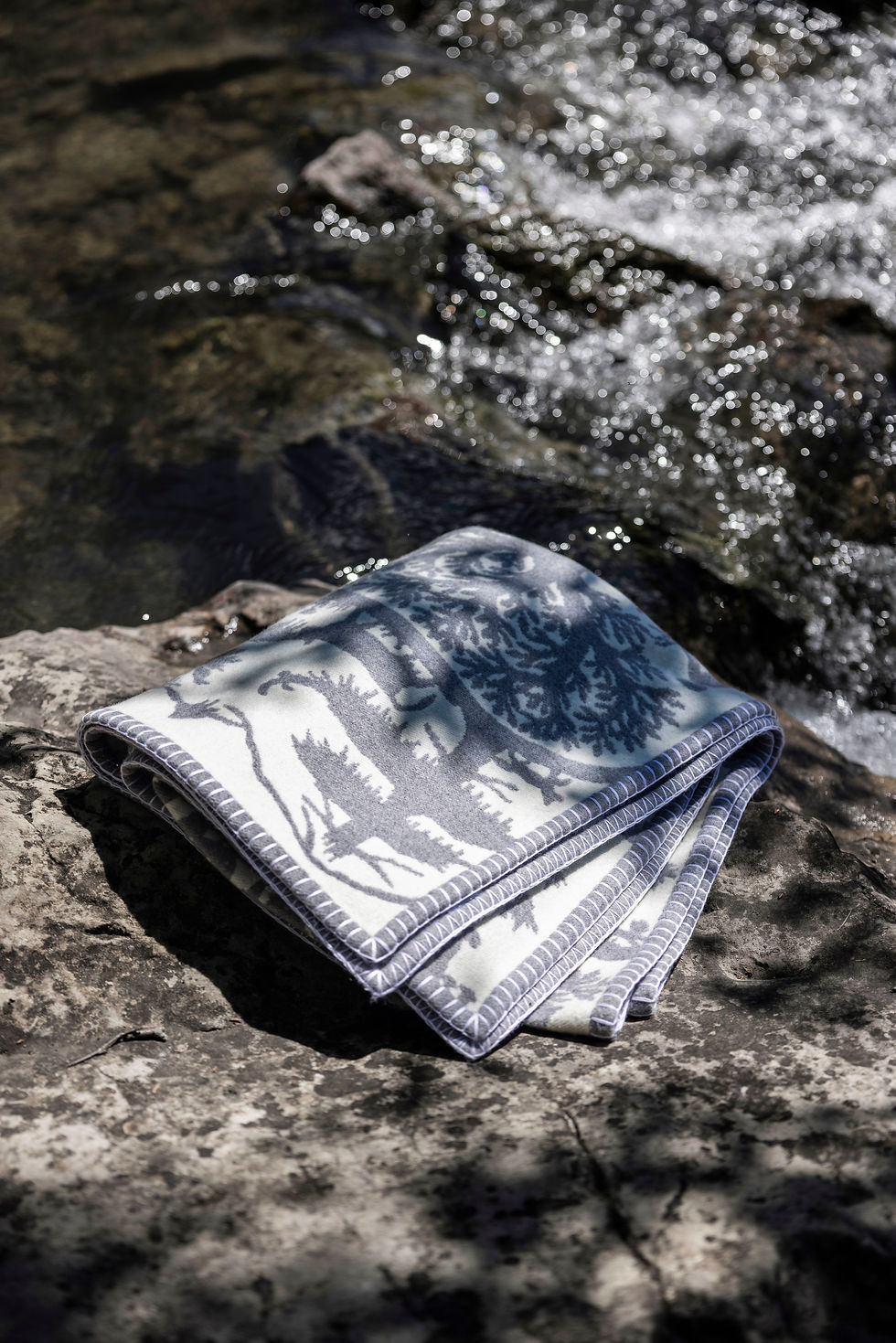 La Poya Throw by Viñas Genève as a living heritage of Swiss traditions