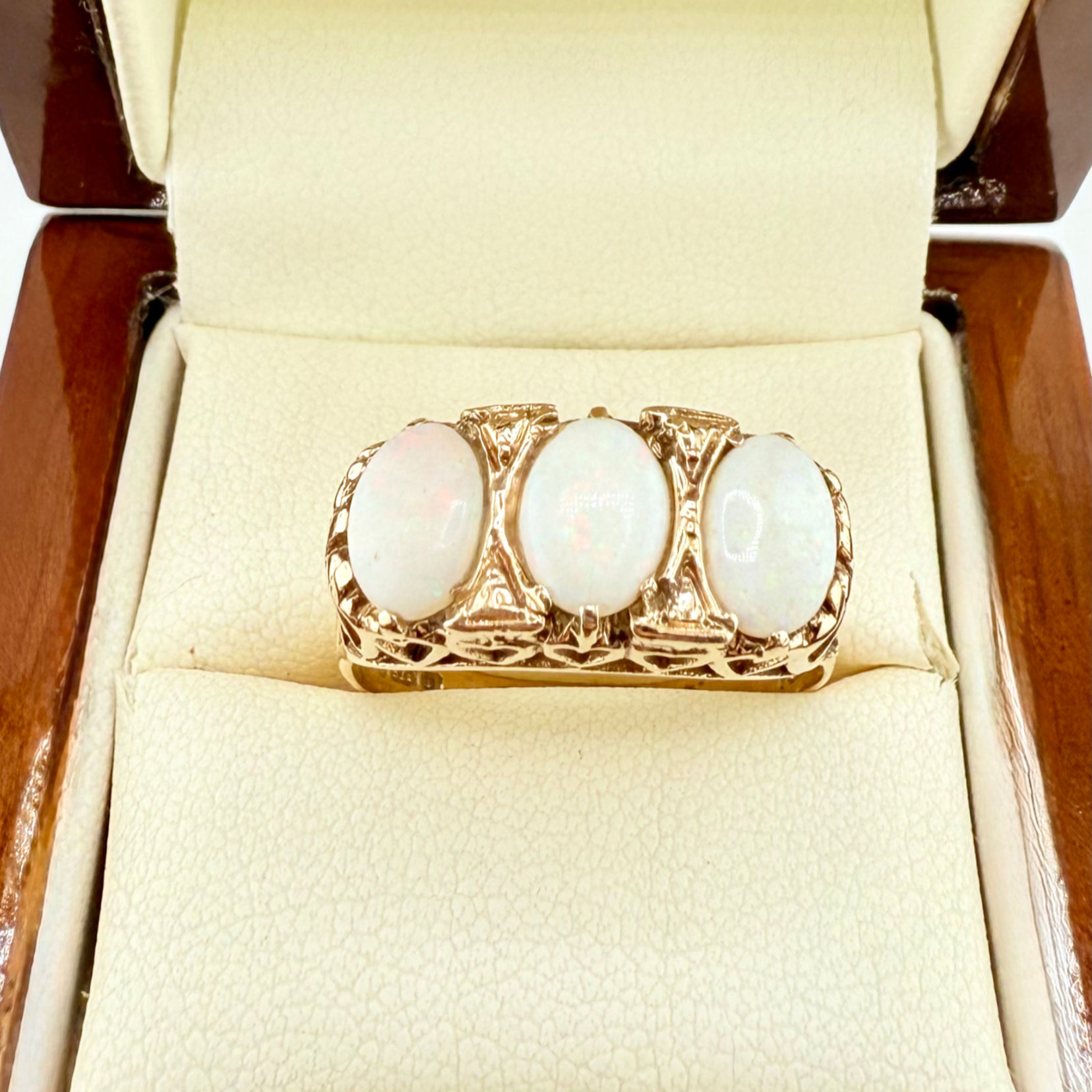 Stunning Heavy 9ct Gold Triple Opal Ring