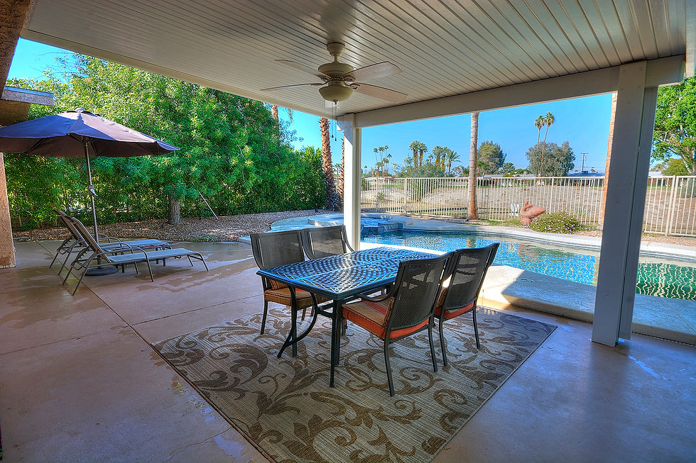 Covered patio with ceiling fan