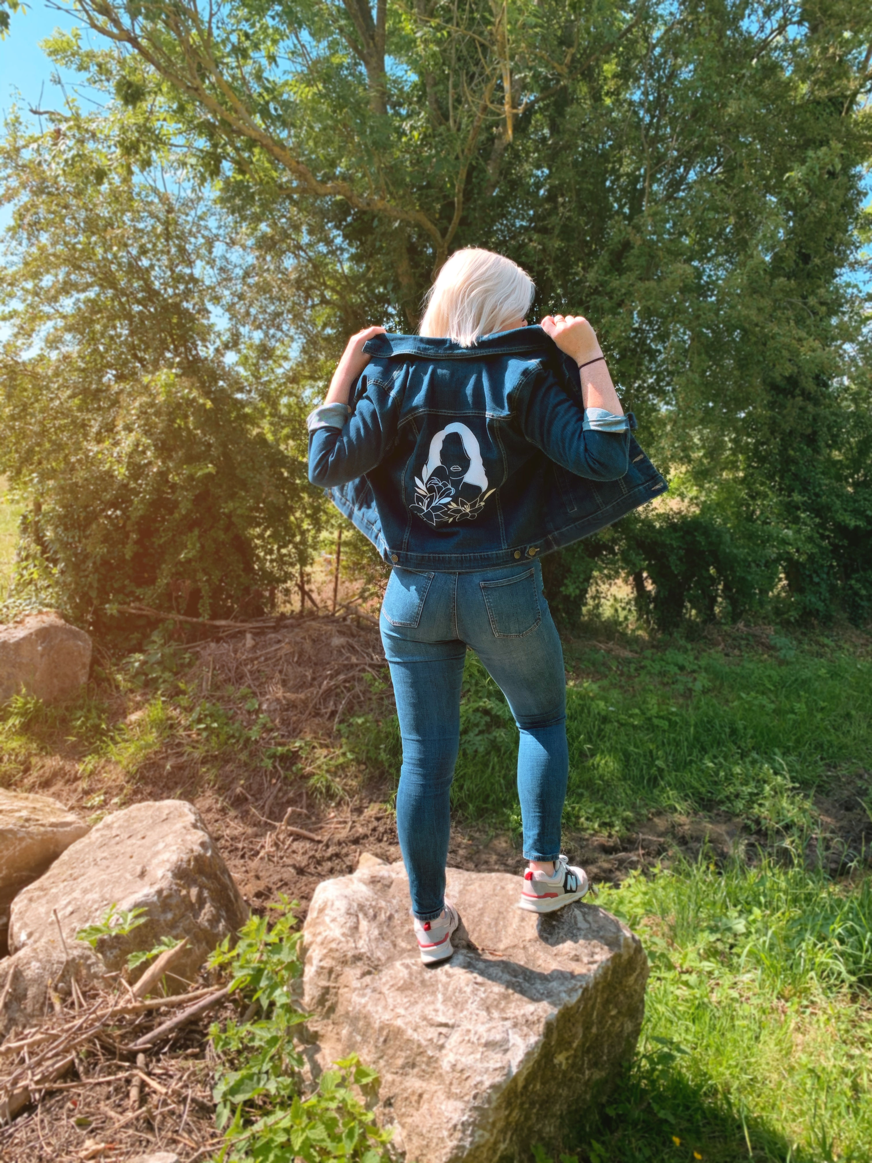 Veste en jeans brodée | Sensibilité féminine