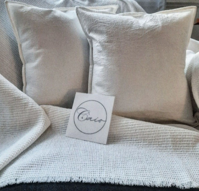 COMBO - 2 Almohadones Tusor 40x40 con Manta Waffle 1.50x1.10 Mts.