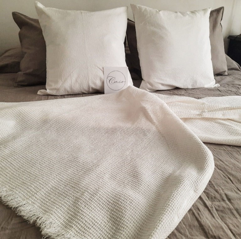 Combos Waffle y Tusor / Pie de Cama 2.00x1.00 con 2 Almohadones 40x40