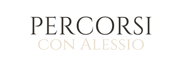LOGO PERCORSI SCRITTA NERA e sabbia.png