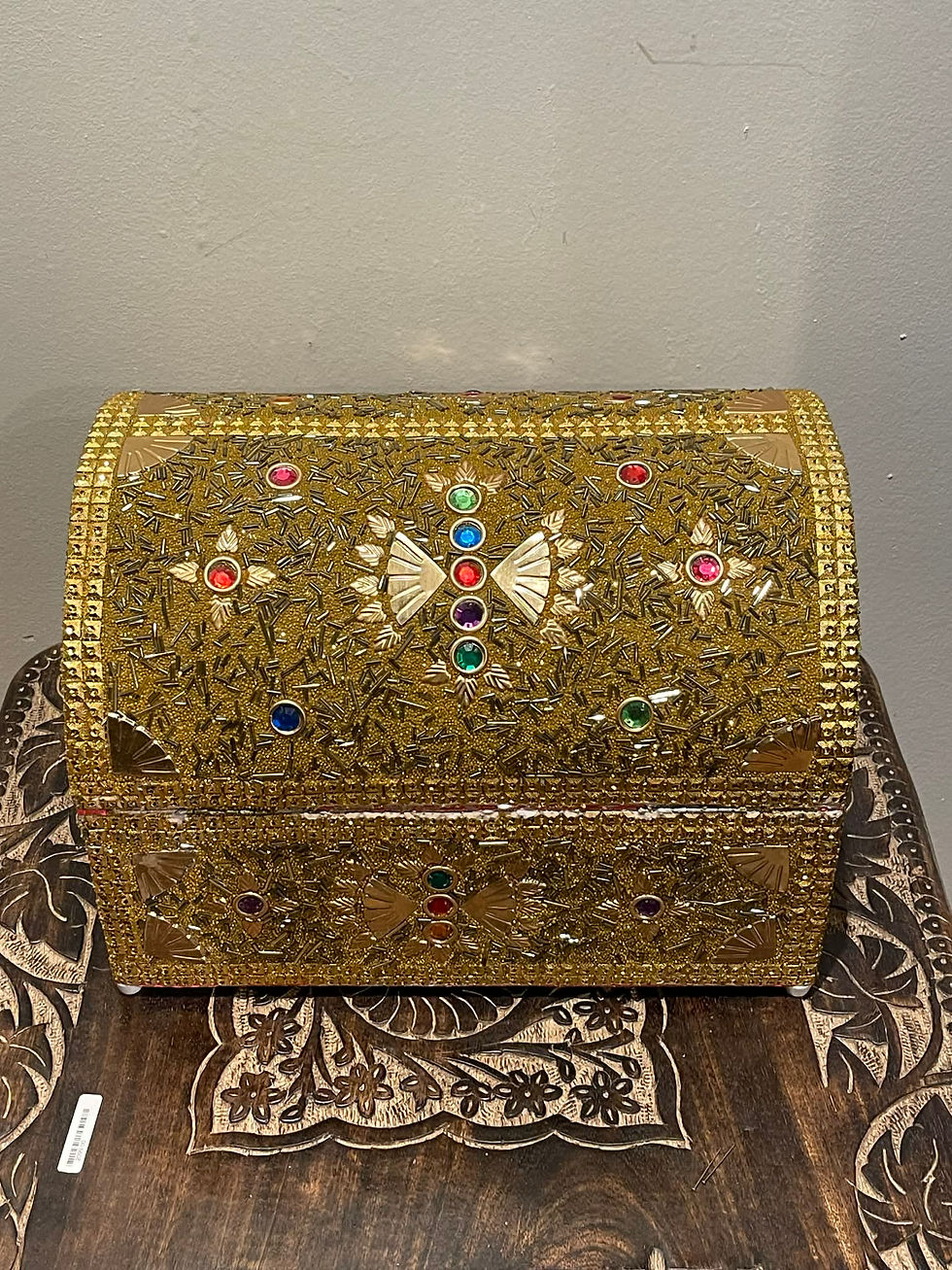 Miniatyrbilde: Large Golden Chest