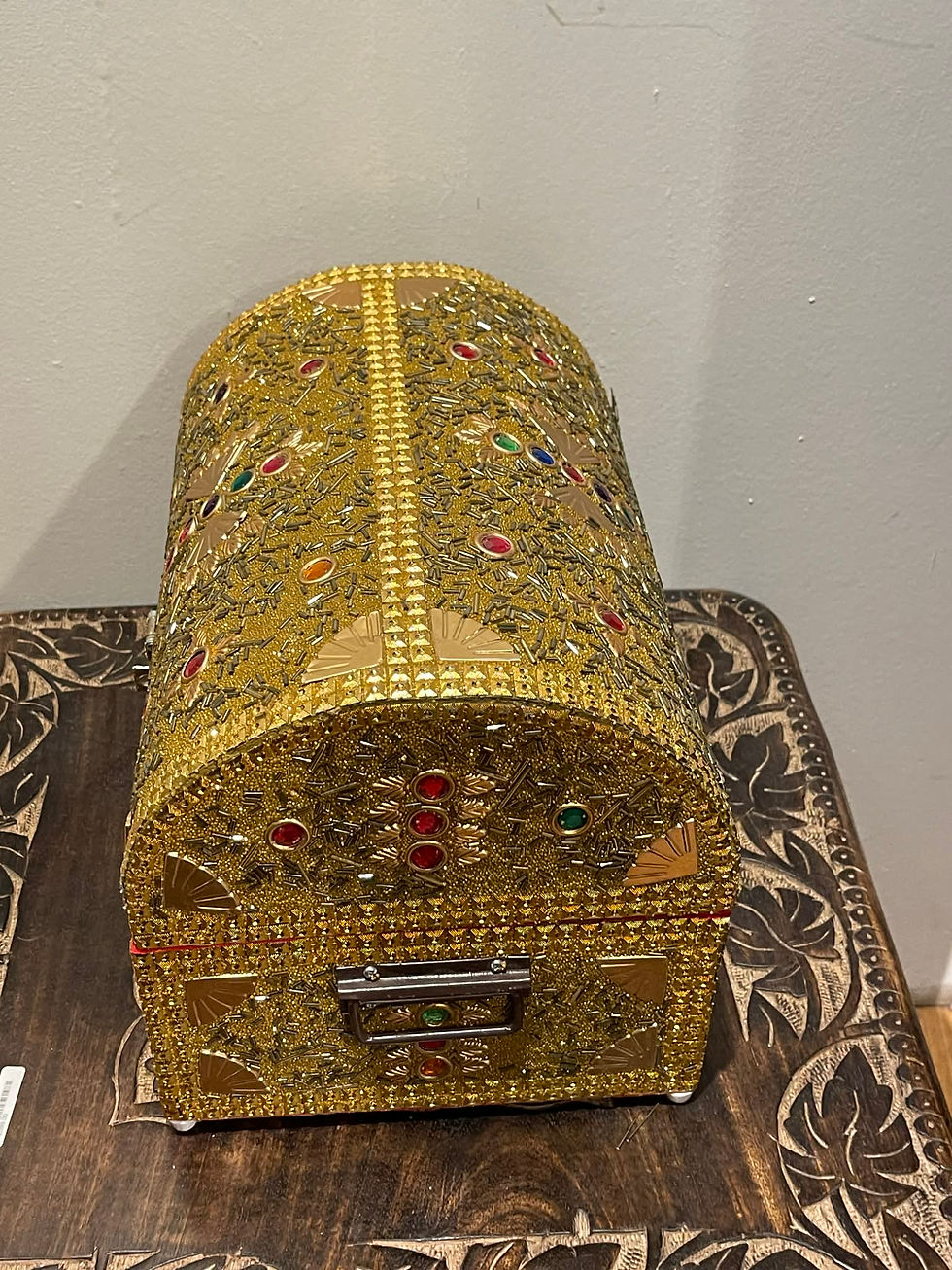 Miniatyrbilde: Large Golden Chest