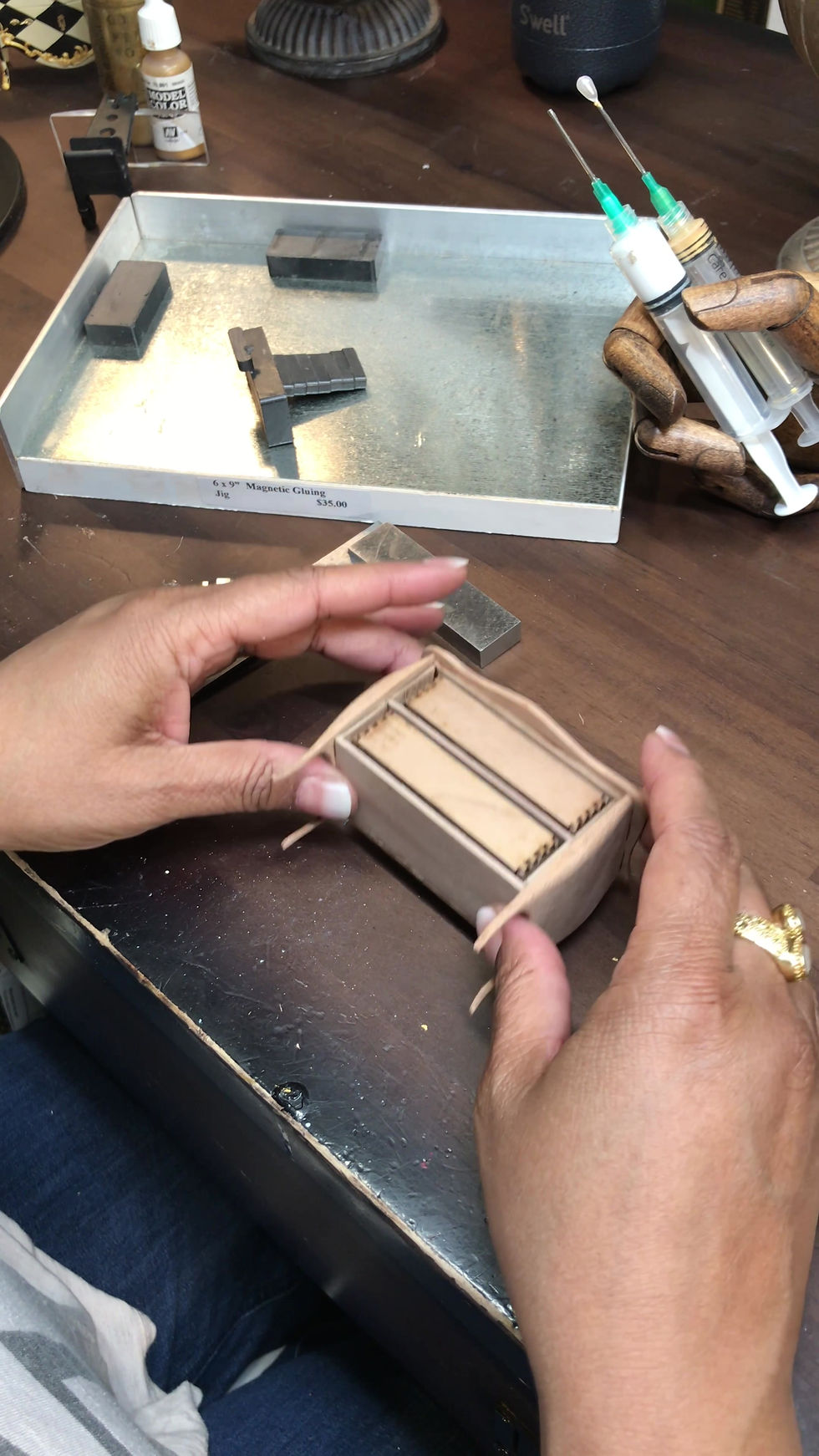 Miniatura: Grey Aged Commode