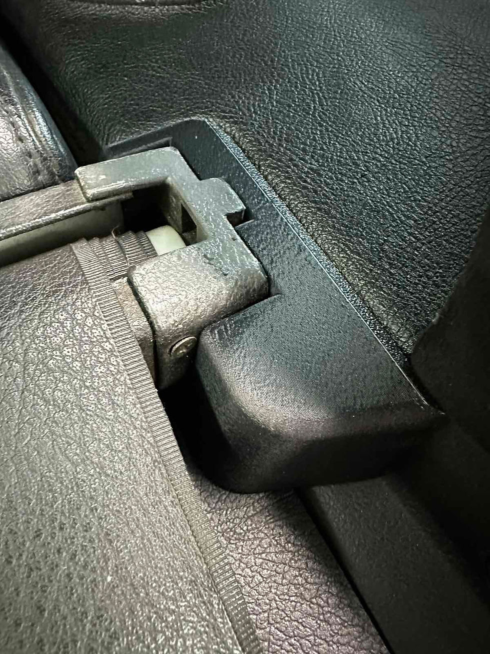 Thumbnail: Trunk Cargo Cover Clips for 3000GT / Stealth / GTO