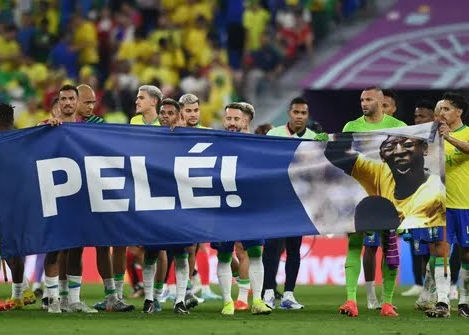 Seleção homenageia Pelé após goleada