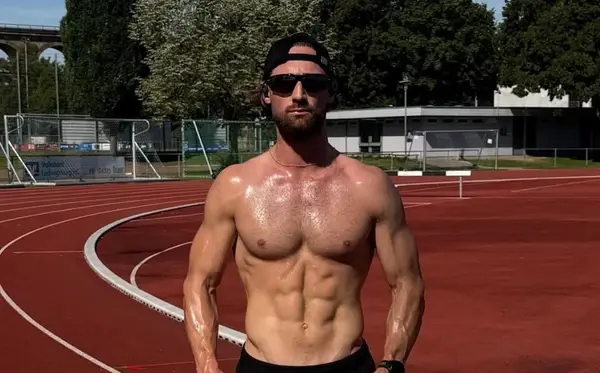 Vídeo: Homem 'corre' 5 km dentro do banheiro de avião para completar meta de exercício