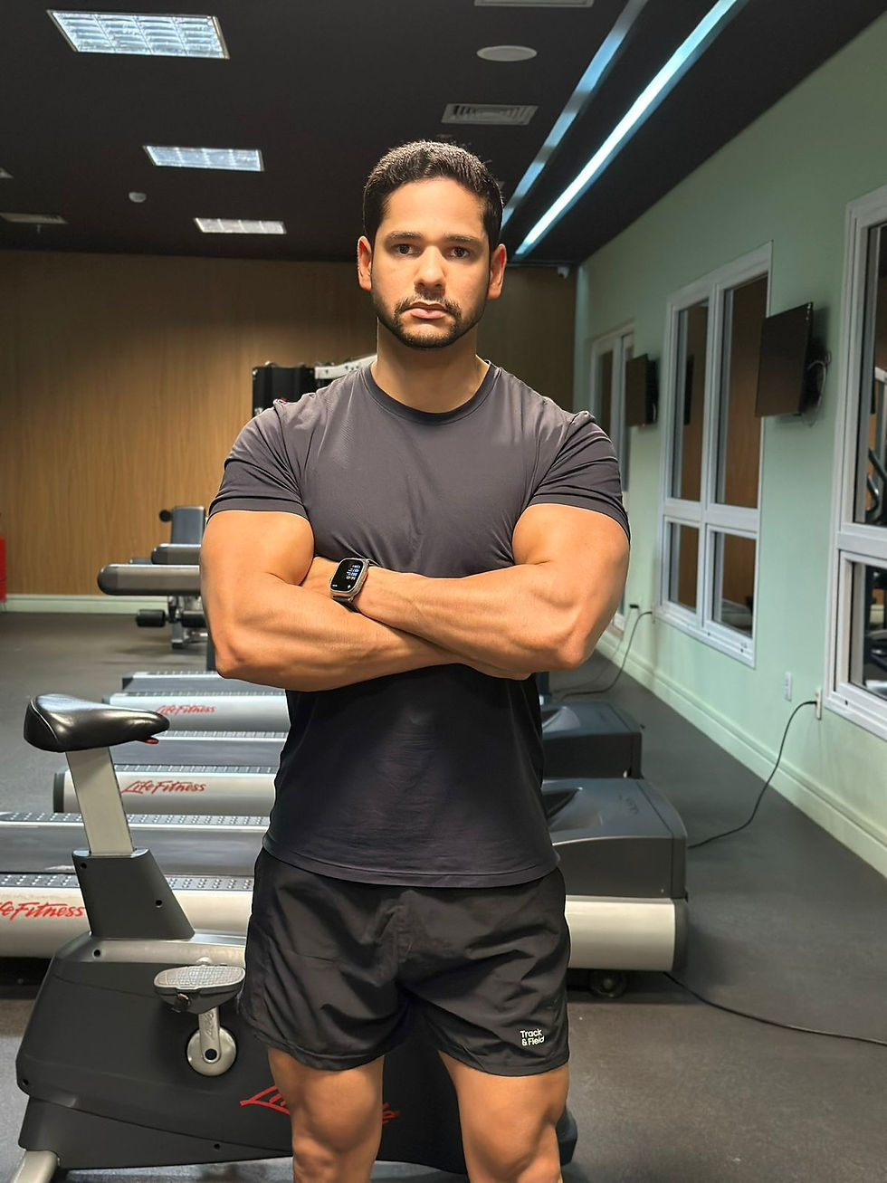 Hipertenso pode fazer musculação? Especialista explica benefícios do exercício físico no controle da pressão