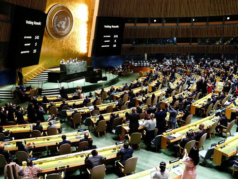ONU aprova resolução que condena invasão da Ucrânia pela Rússia