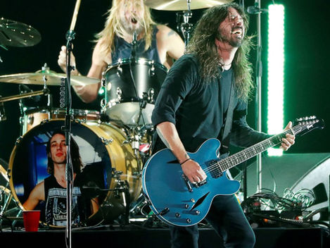 Baterista do Foo Fighters, Taylor Hawkins, morre em turnê, na Colômbia